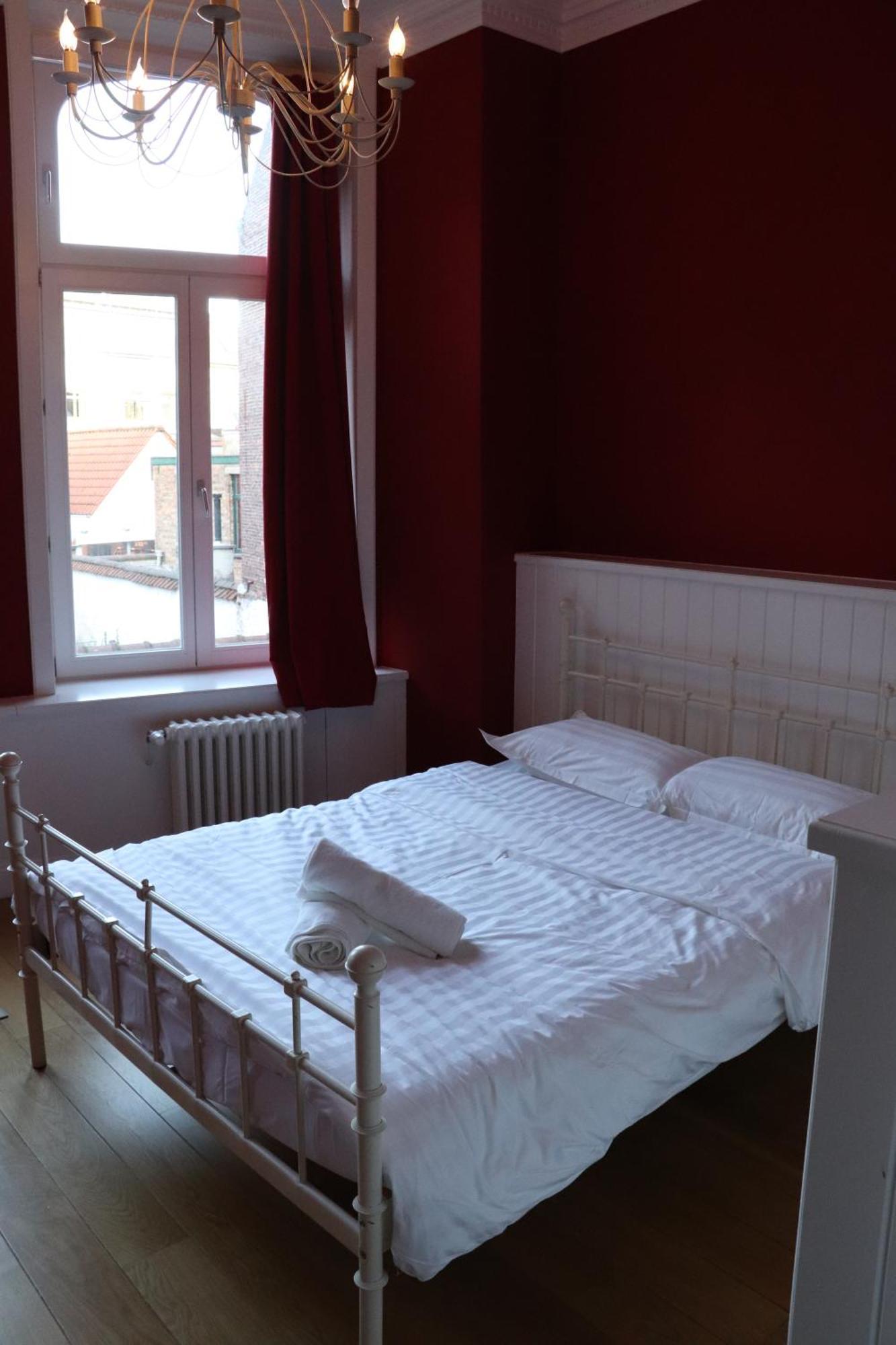 Hostel Lybeer Private Rooms Just For Two! Брюж Стая снимка