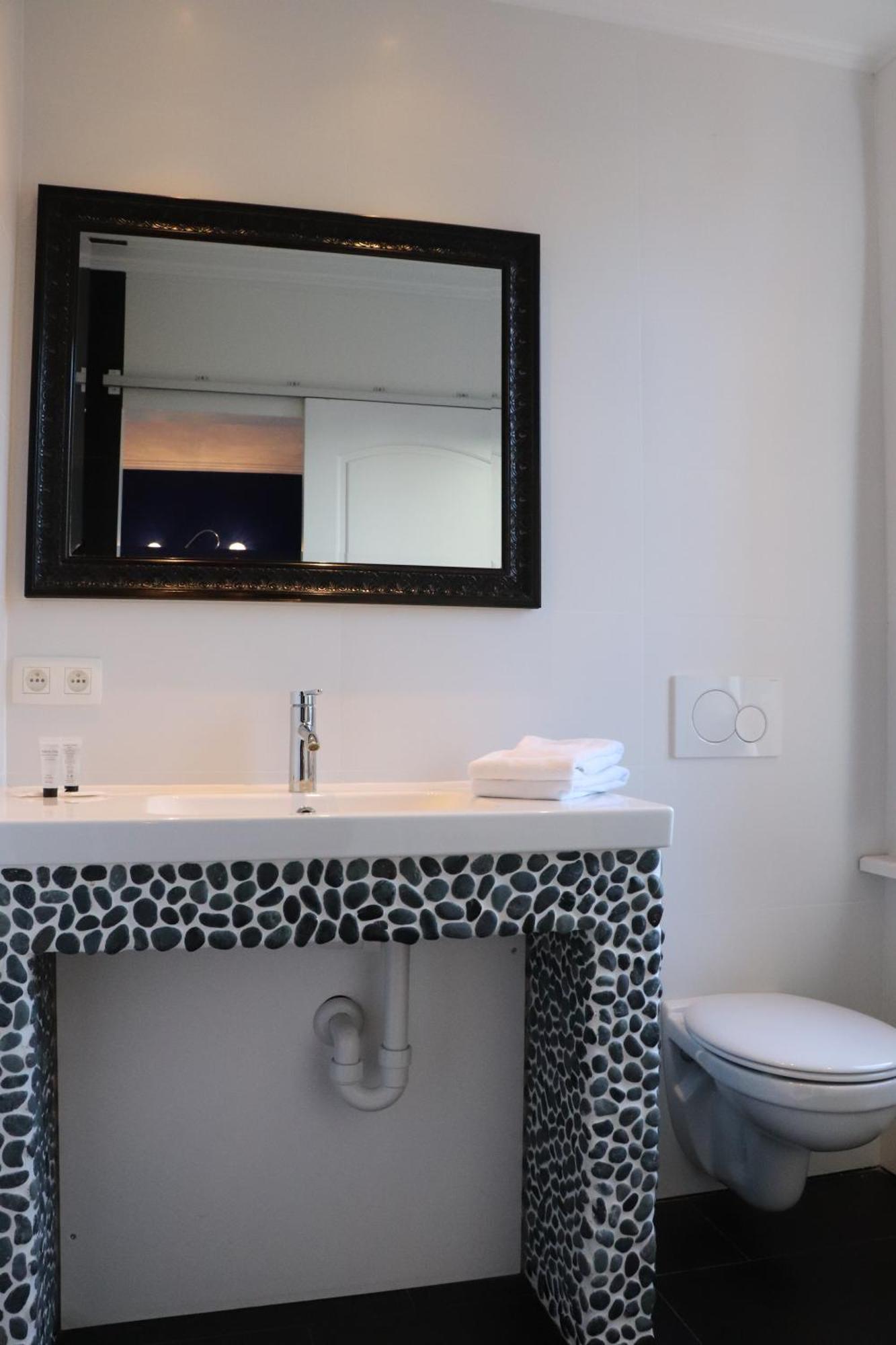 Hostel Lybeer Private Rooms Just For Two! Брюж Стая снимка